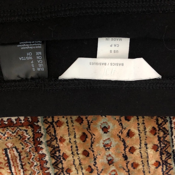 H&M mini skirt - Picture 2 of 2